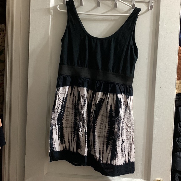 Patterned Dress - Picture 2 of 3